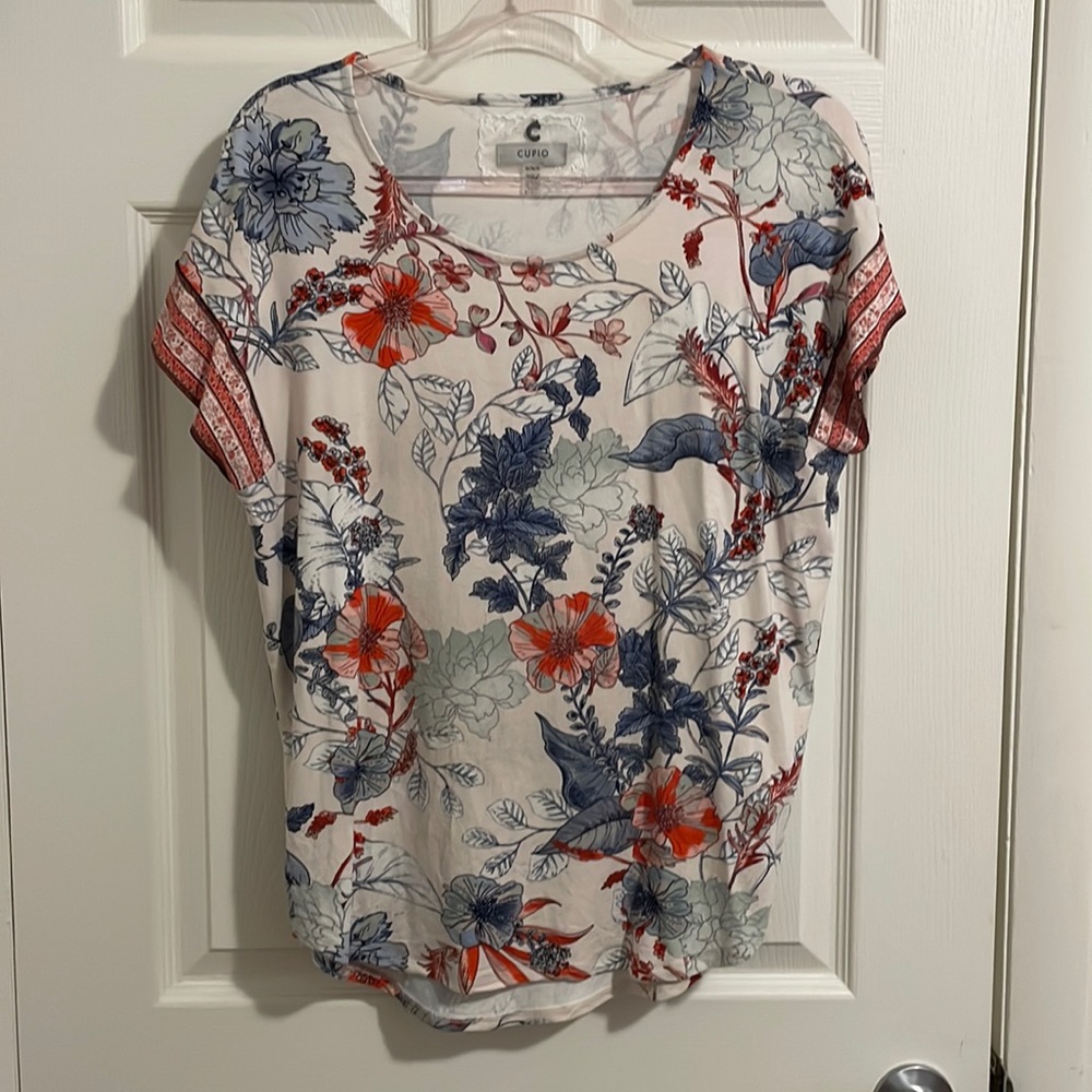 EUC Cupio tshirt with designs size M 149